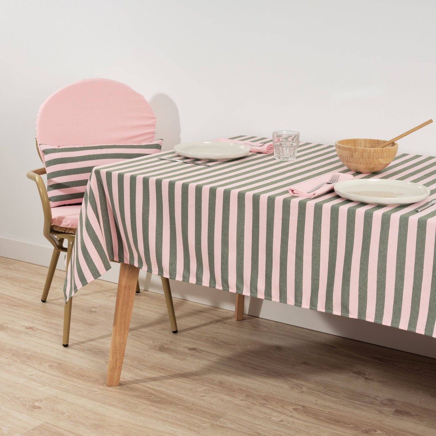 SG Hogar Jacquard Striped Tablecloth in Pink and Green