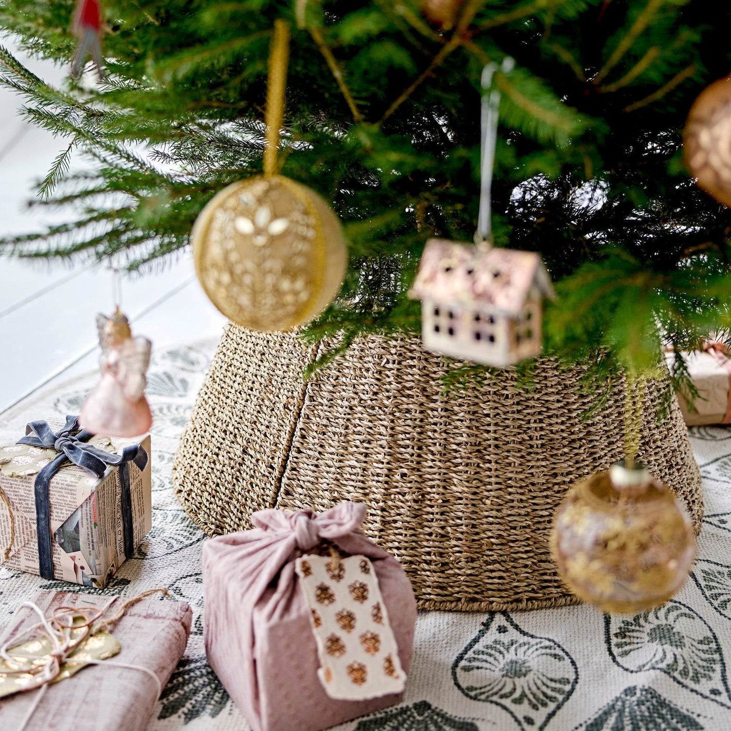 Glass-angel-christmas-ornament