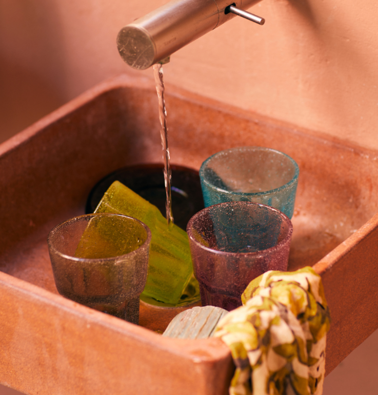 Drinking glasses in multiple colours