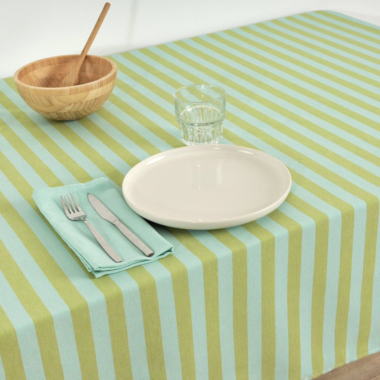 SG Hogar Jacquard Tablecloth in Pistachio and Turquoise
