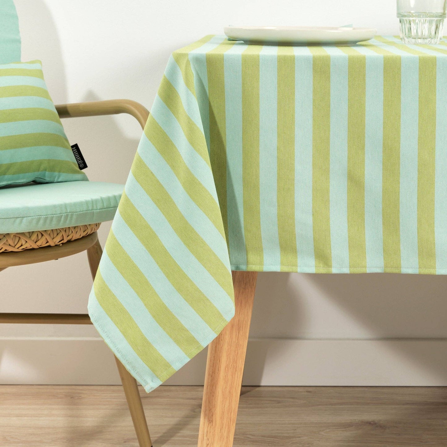 SG Hogar Jacquard Tablecloth in Pistachio and Turquoise