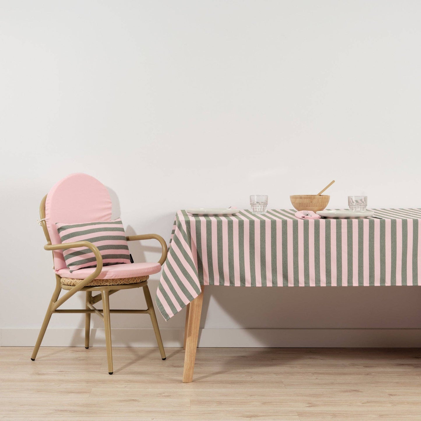 SG Hogar Jacquard Striped Tablecloth in Pink and Green