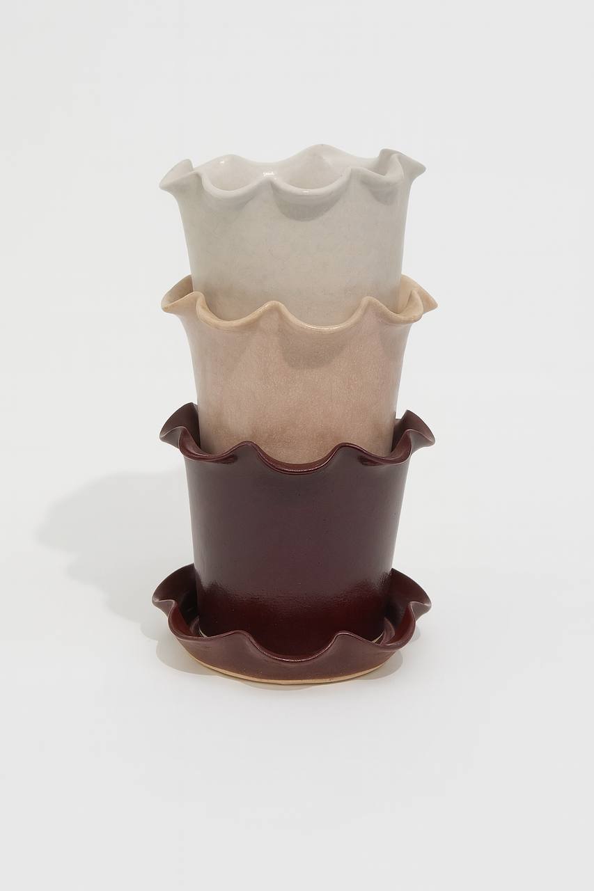 Jess Ellis Ceramic Frilly Plant Pot & Saucer in Cherry Red