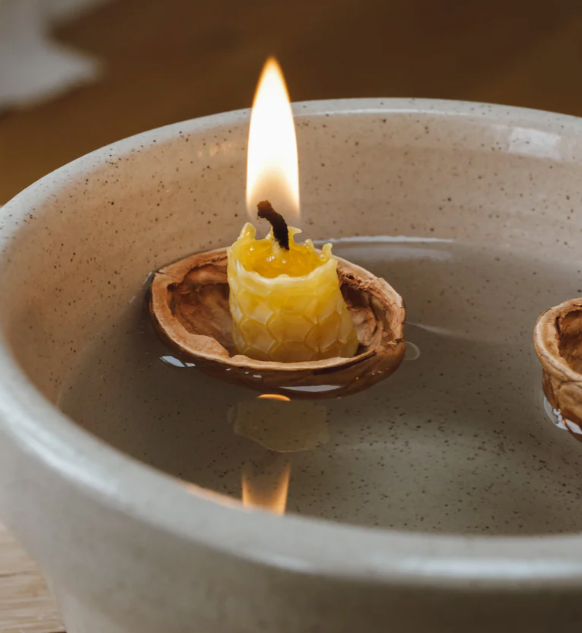 display of how to use the candle making kit 100% beeswax from Goldrick 