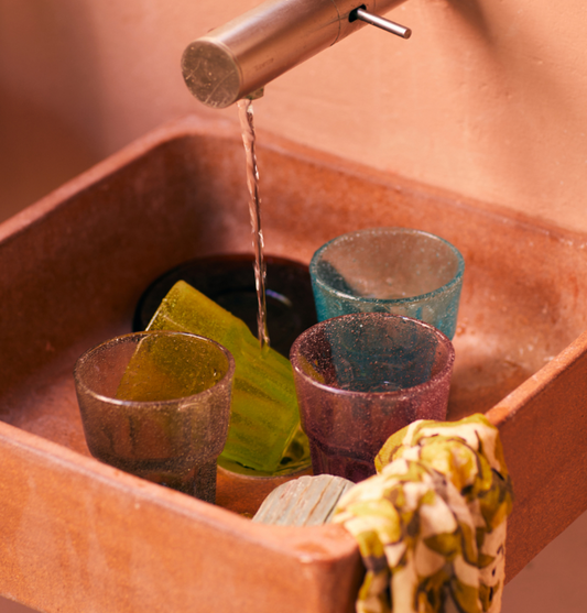 Drinking glasses in multiple colours