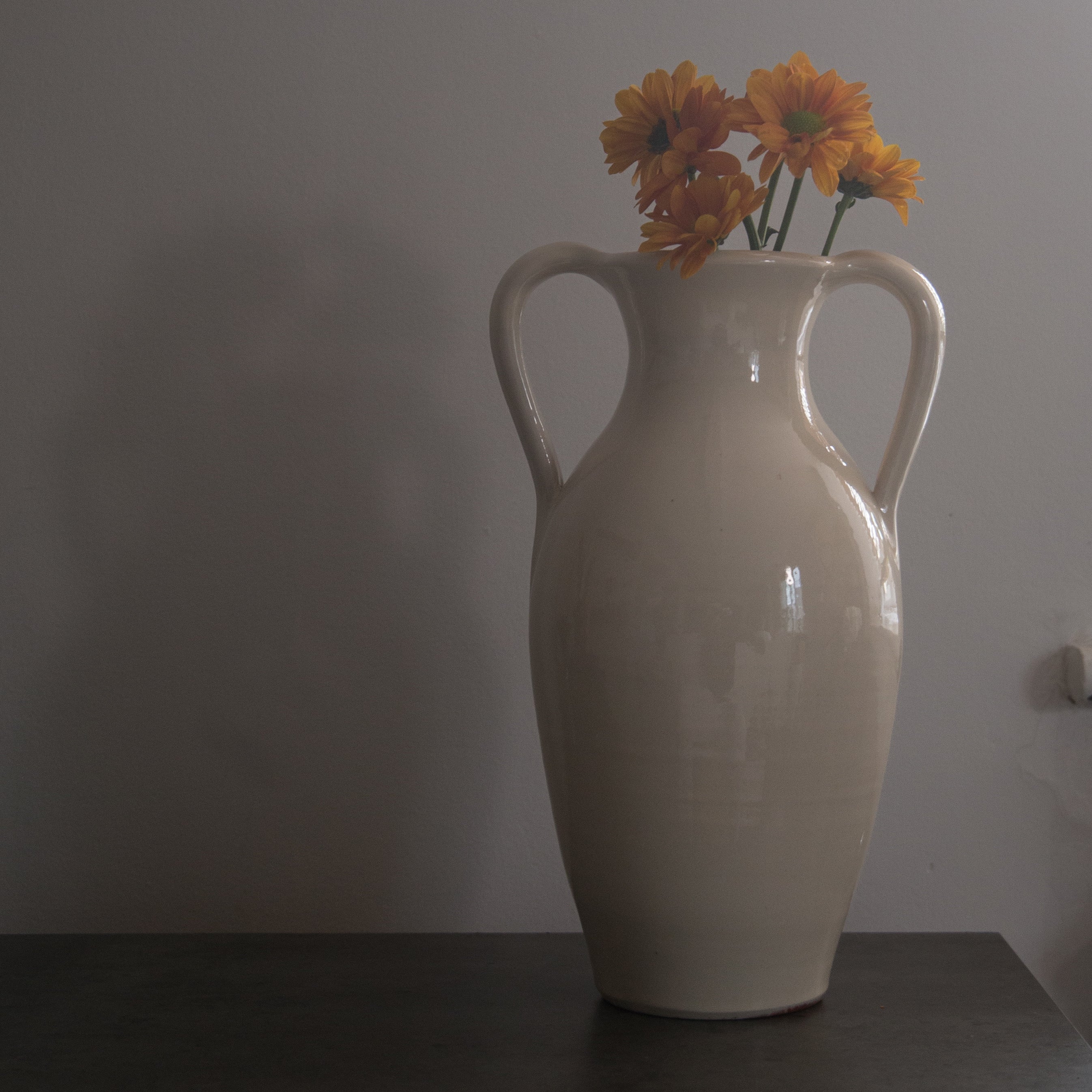 Roca Caus Classic Amphora Vase in Cream (Large)