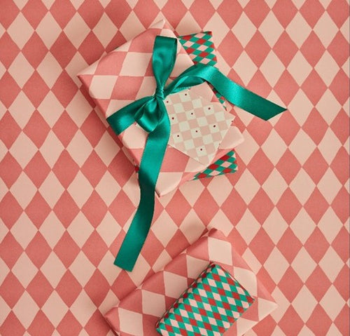 Heather Evelyn Pink Diamond Gift Wrap