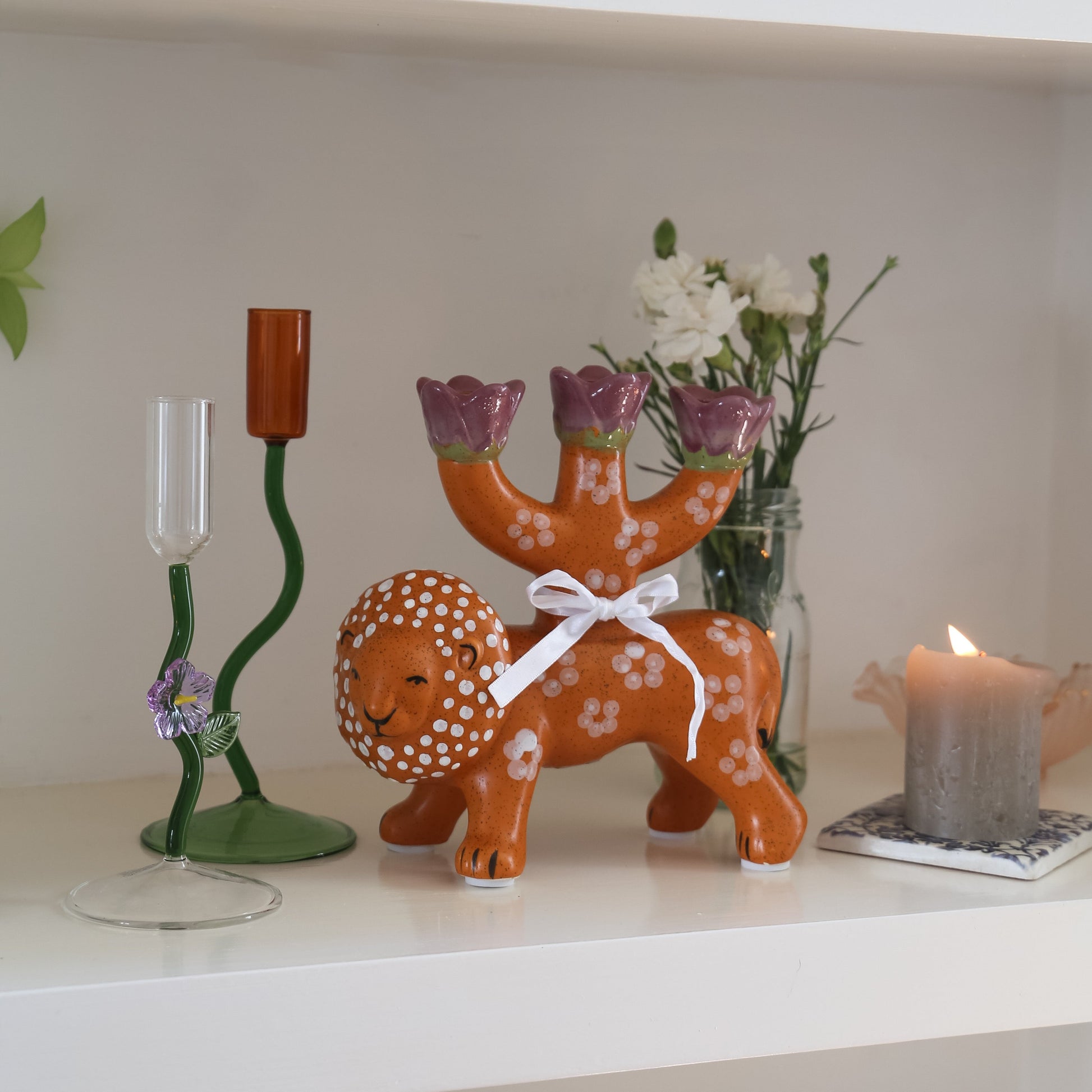 lazar-tiger-tulips-candleabra-bloomingville