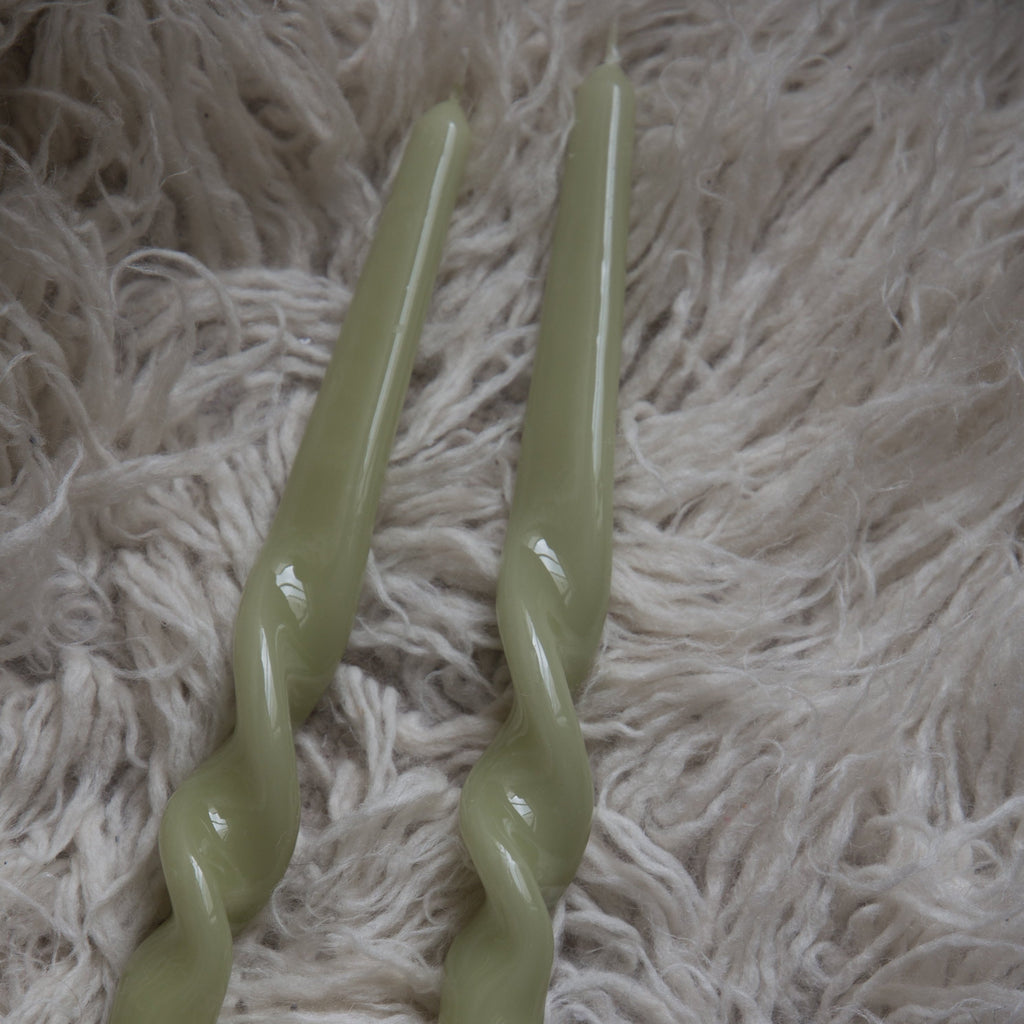 soy-wax-candle-spiral-leaf-green