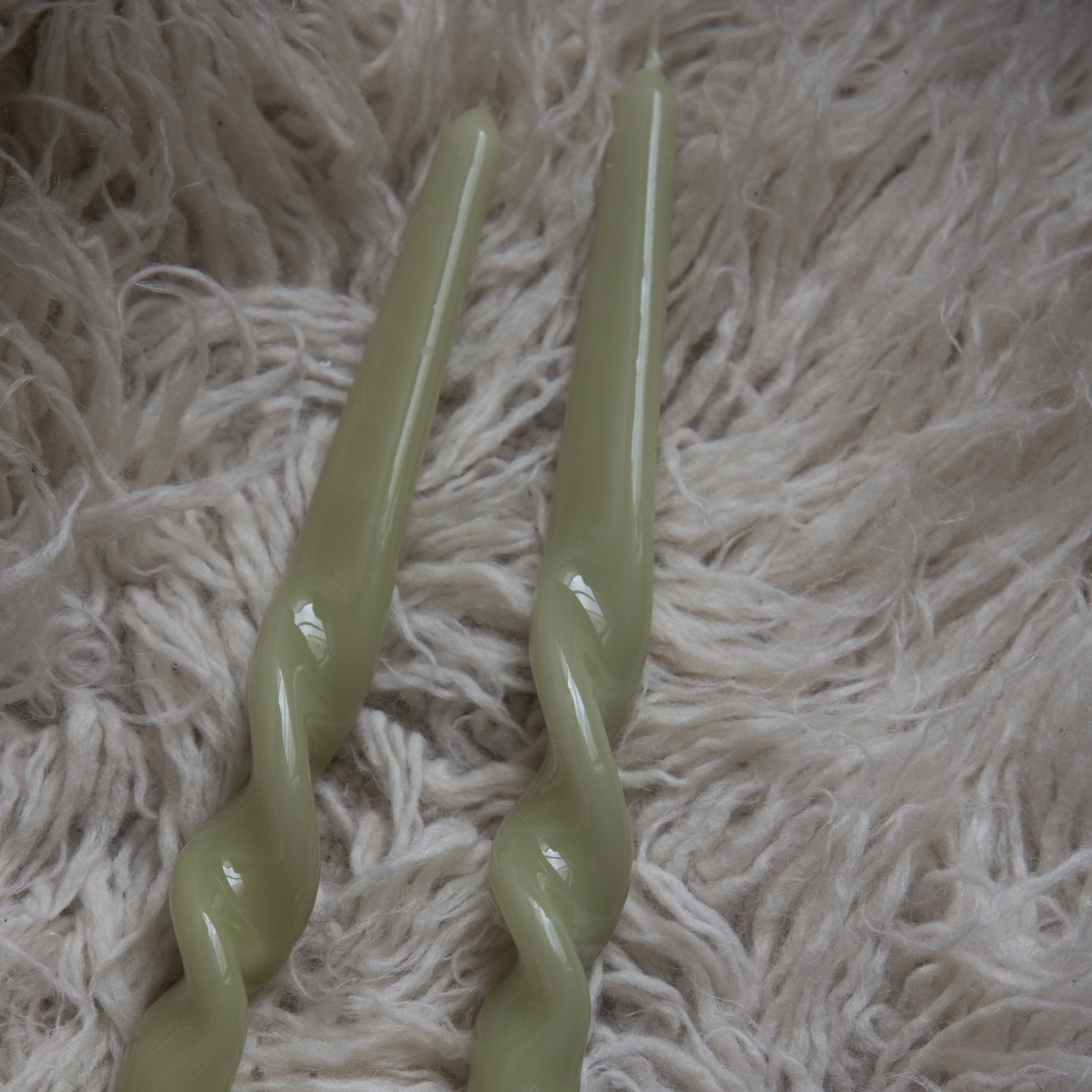 soy-wax-candle-spiral-leaf-green