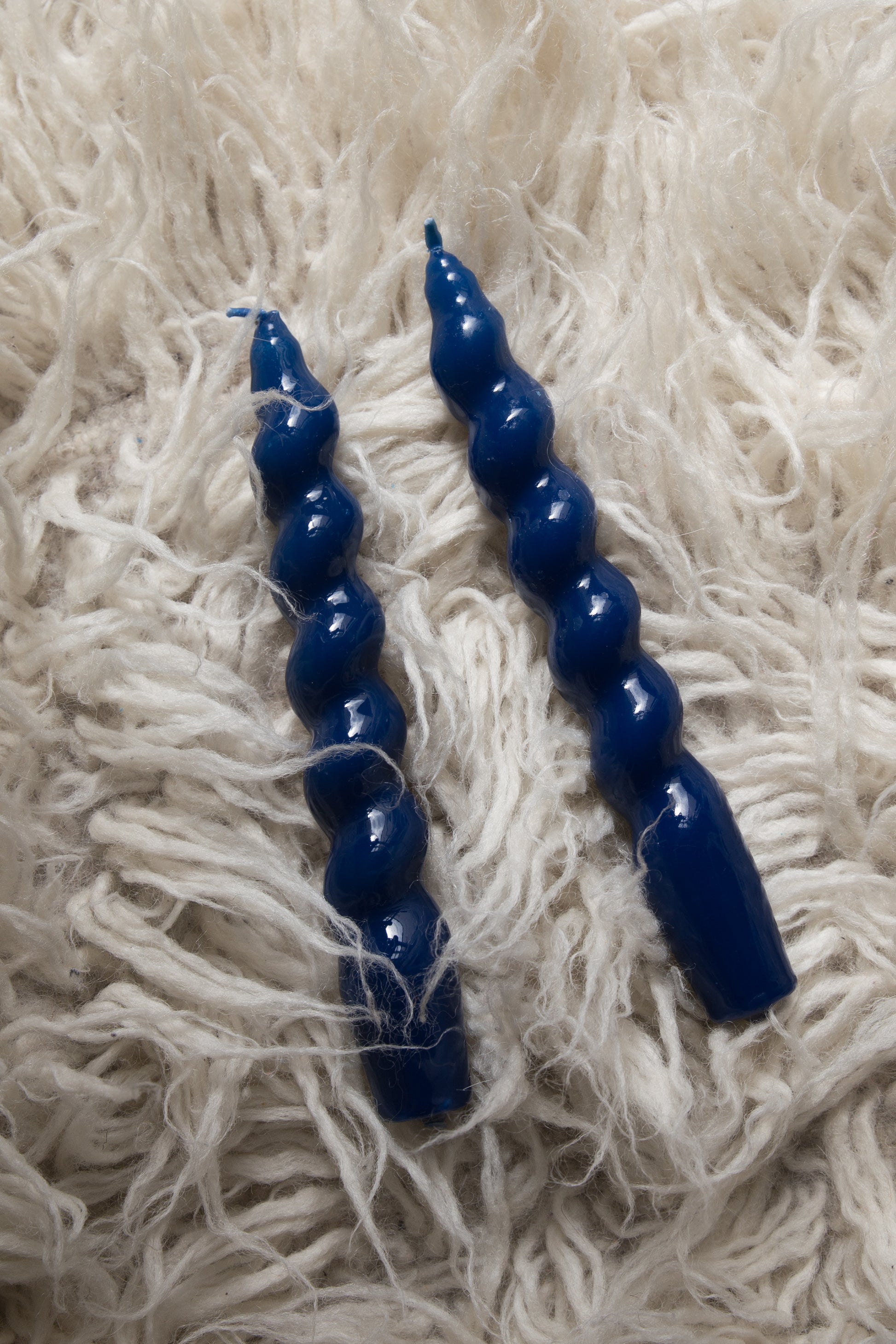 soy-wax-candle-spiral-navy