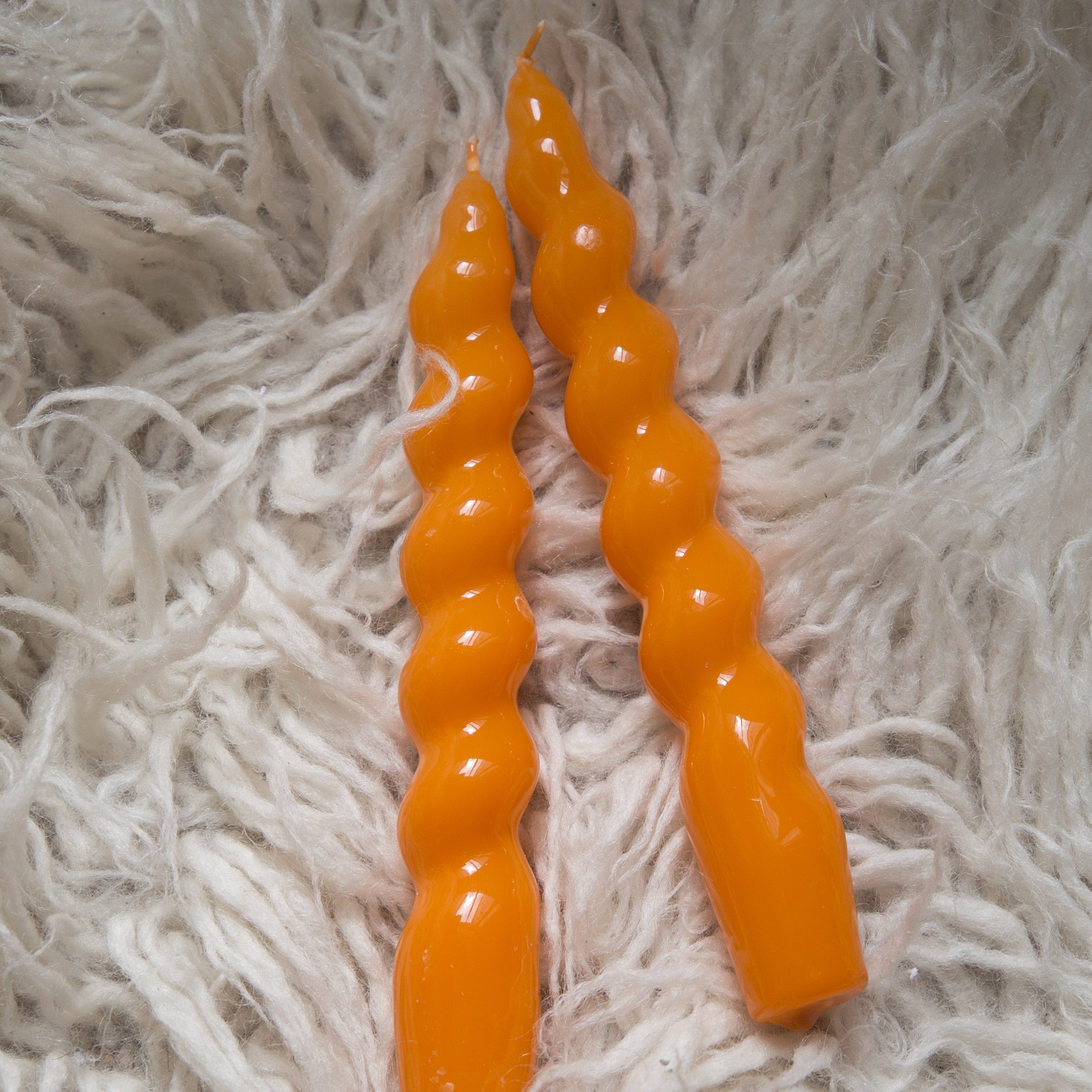 soy-wax-candle-spiral-tangerine