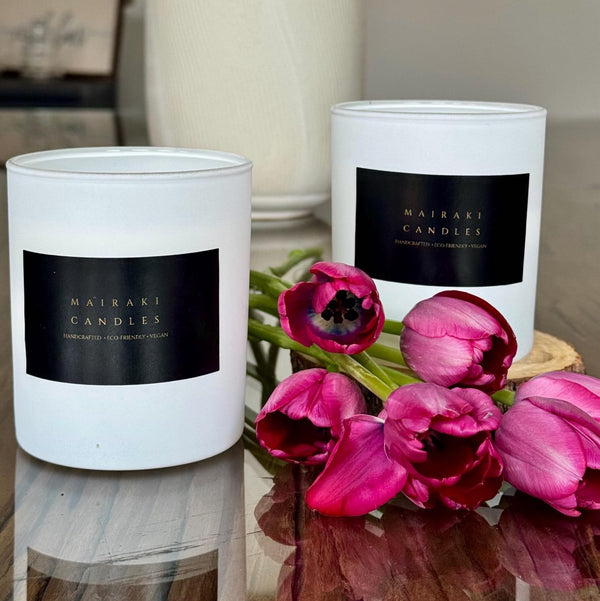 White scented jar candle with tulips